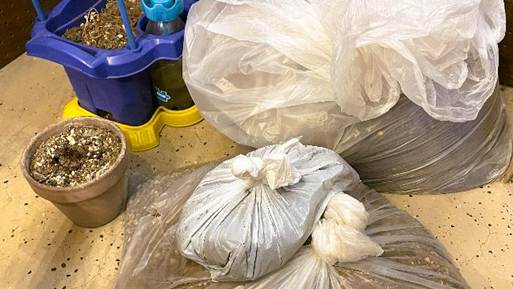 不要になった土がたくさん置かれている様子